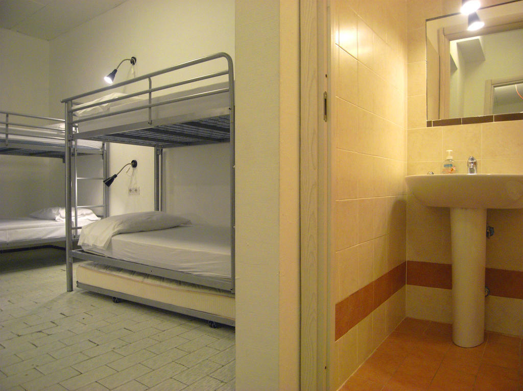 Bett im Frauenschlafsaal mit 3 Betten